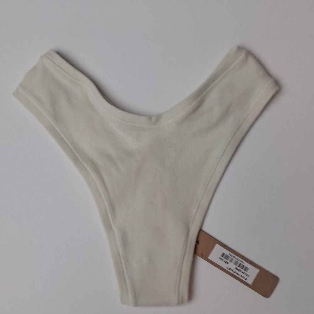 Skims ladies bikini thong NWT